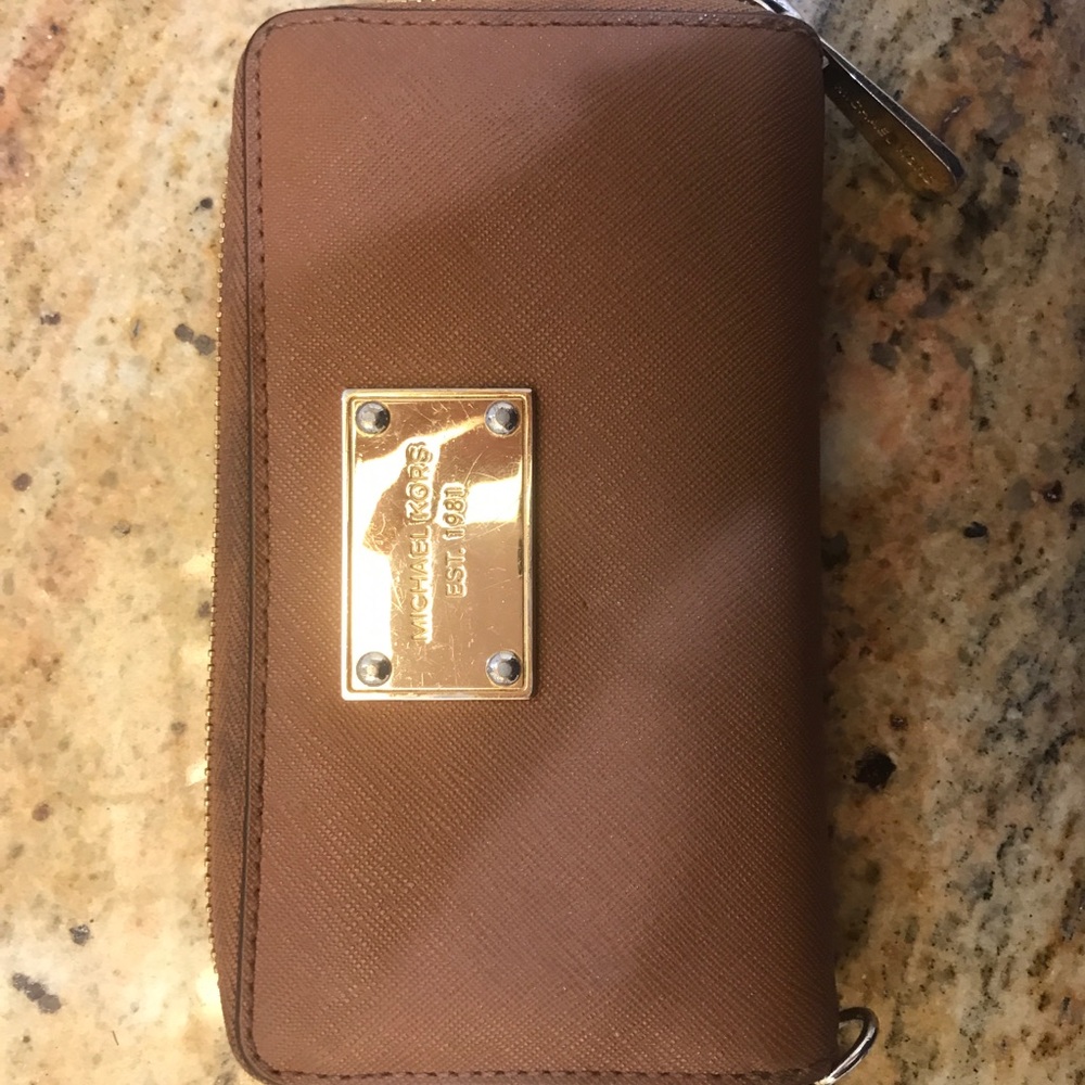 Michael Kors tan wallet